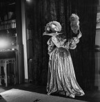 Costumes et figures de danse. Lucette Almanzor. Pavane XVIIe. [Lucette&nbsp;Almanzor]